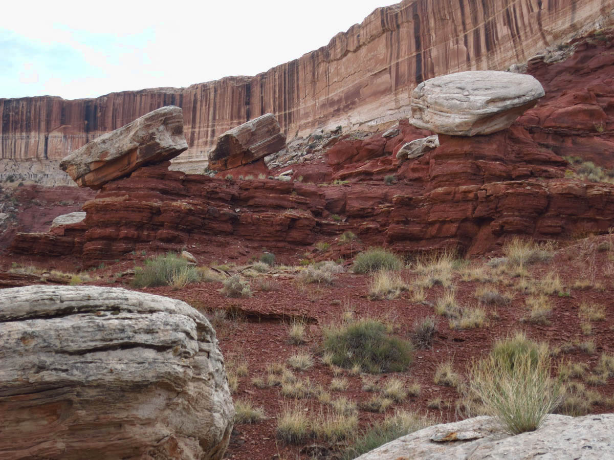 Some very precariously perched rocks along the hike to the local version of "Newspaper Rock."