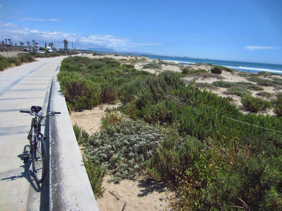 Beautiful coastal bike path along the edge of Ventura.