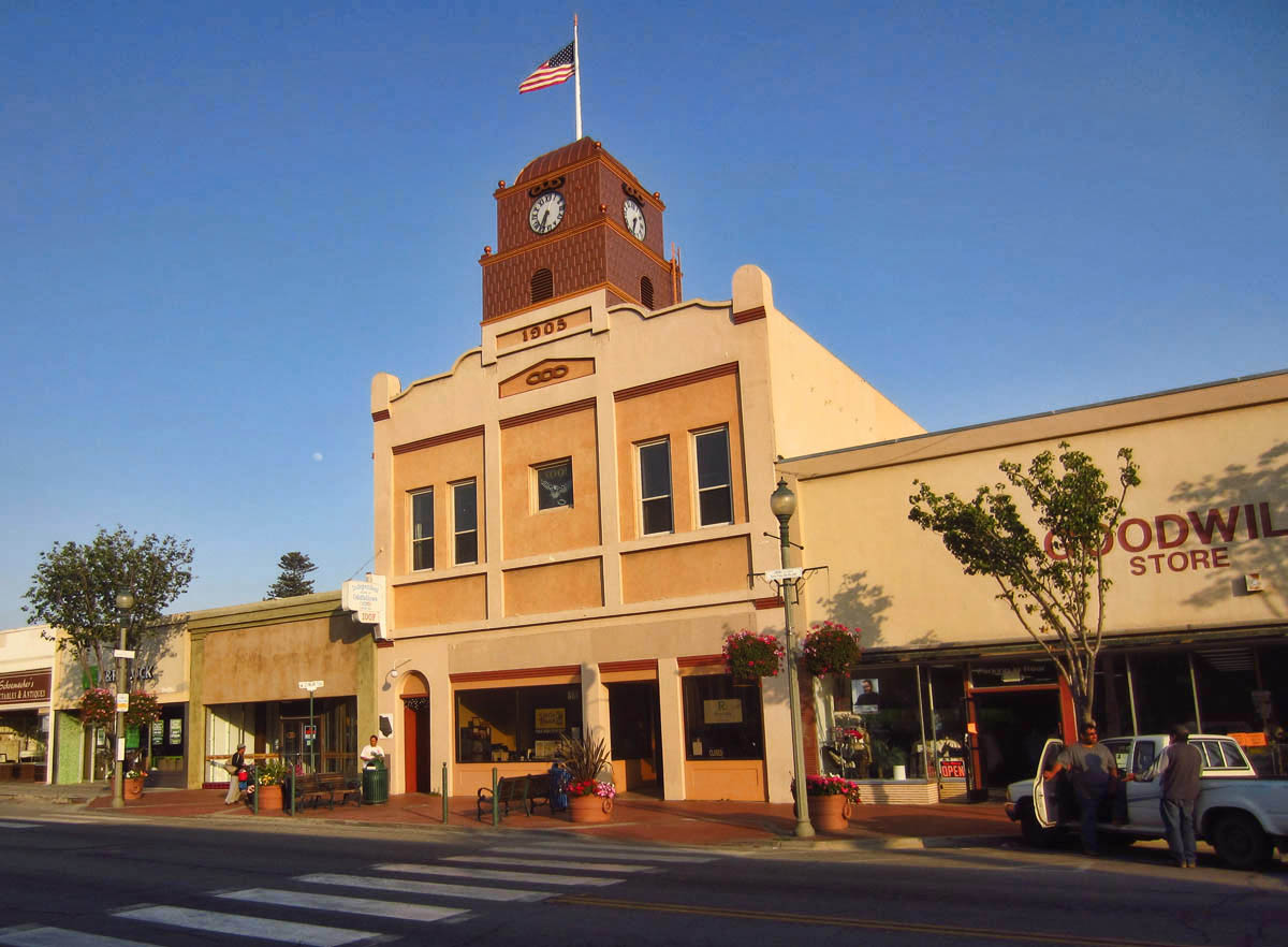 Main Street, Santa Paula, Clock Tower dates back to 1905.